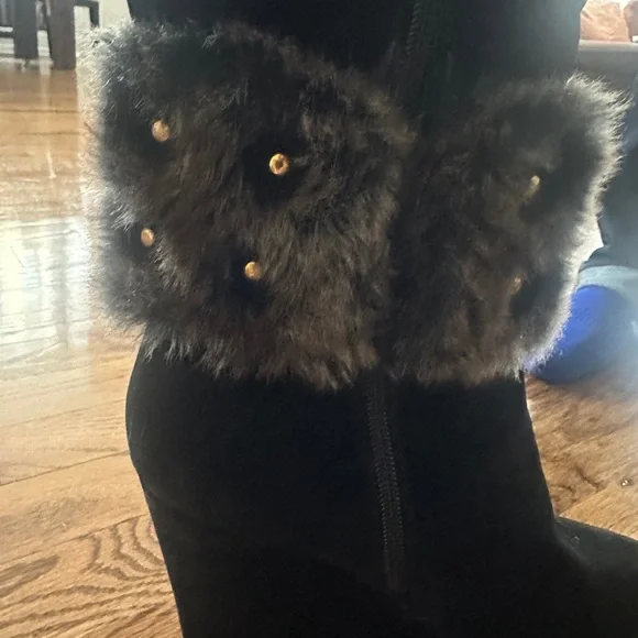Elegant Black Wedge Boots with Faux Fur Trim - Picture 6 of 12